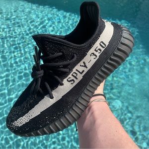 Yeezys boost 359 Oreo sizes 7, 7.5, 8, 10.5, and 11